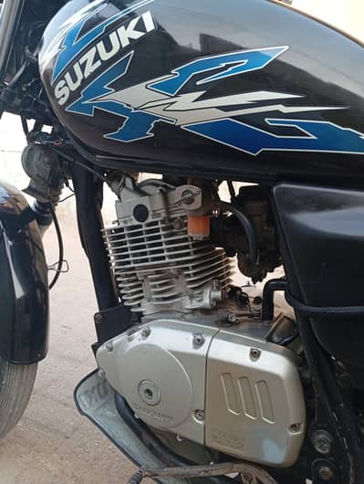 150 Suzuki hai urgent sale karni hai 03 18 35 11 73 9 per raabta Karen
