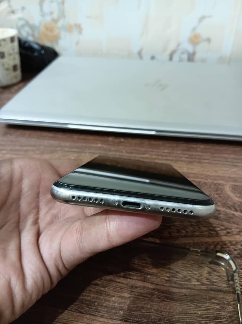 Apple iPhone X 3