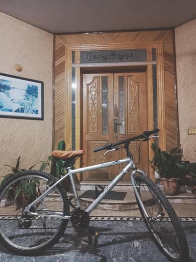 Mountain-Hybrid Bike 10/10 condition
