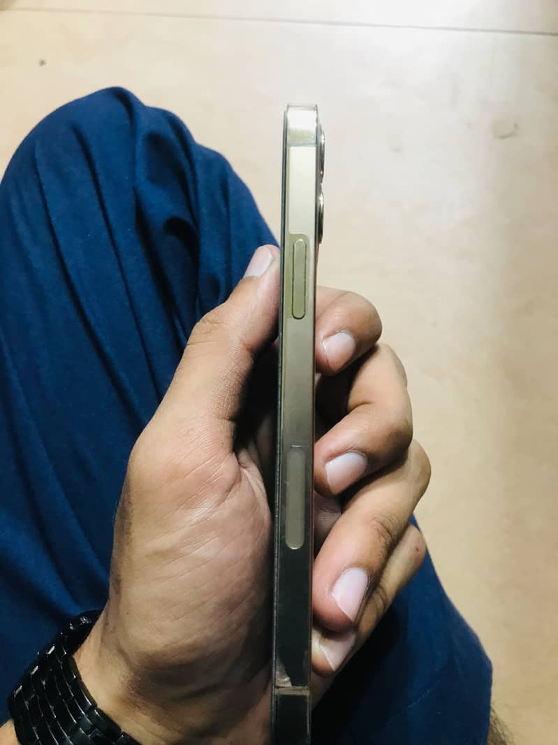 Apple iPhone 12 Pro 3