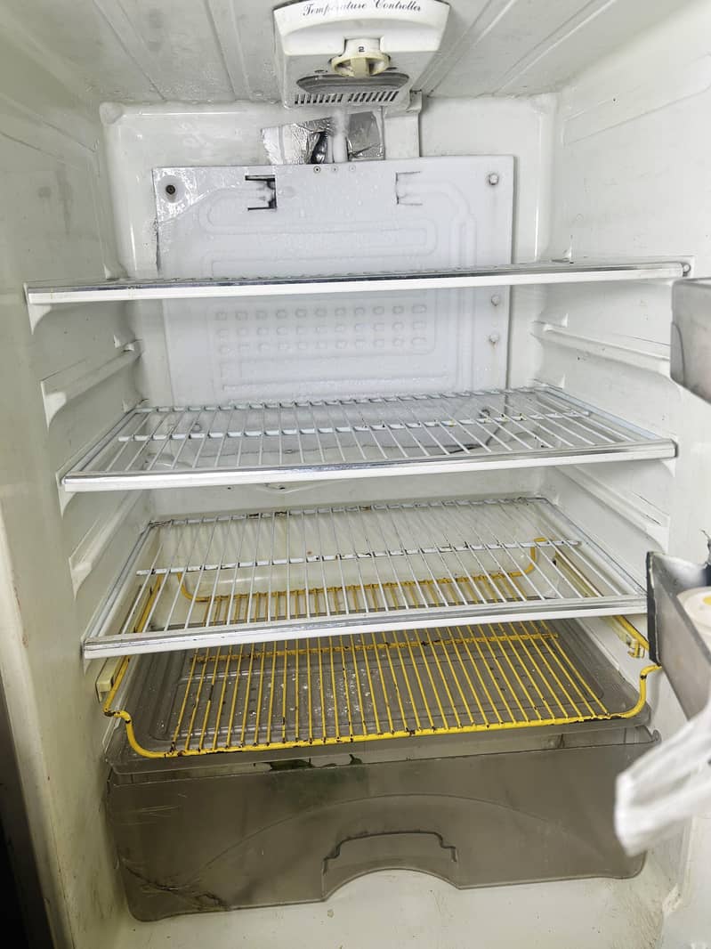 Fridge Dawlance 2
