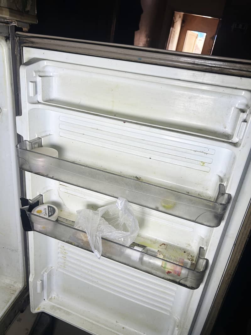 Fridge Dawlance 4