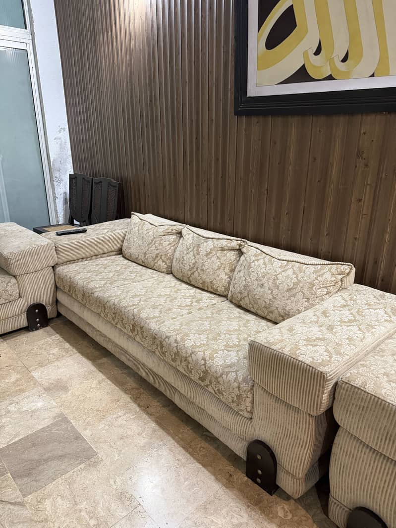 Well maintained sofa set 2
