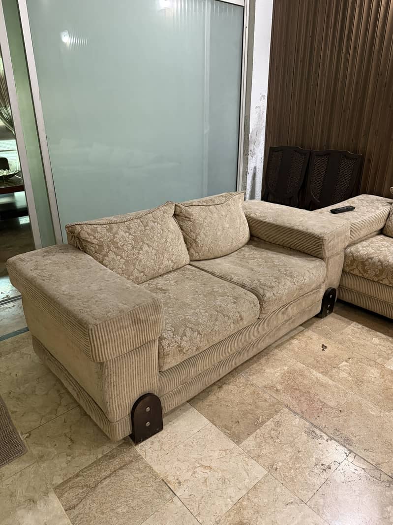 Well maintained sofa set 3