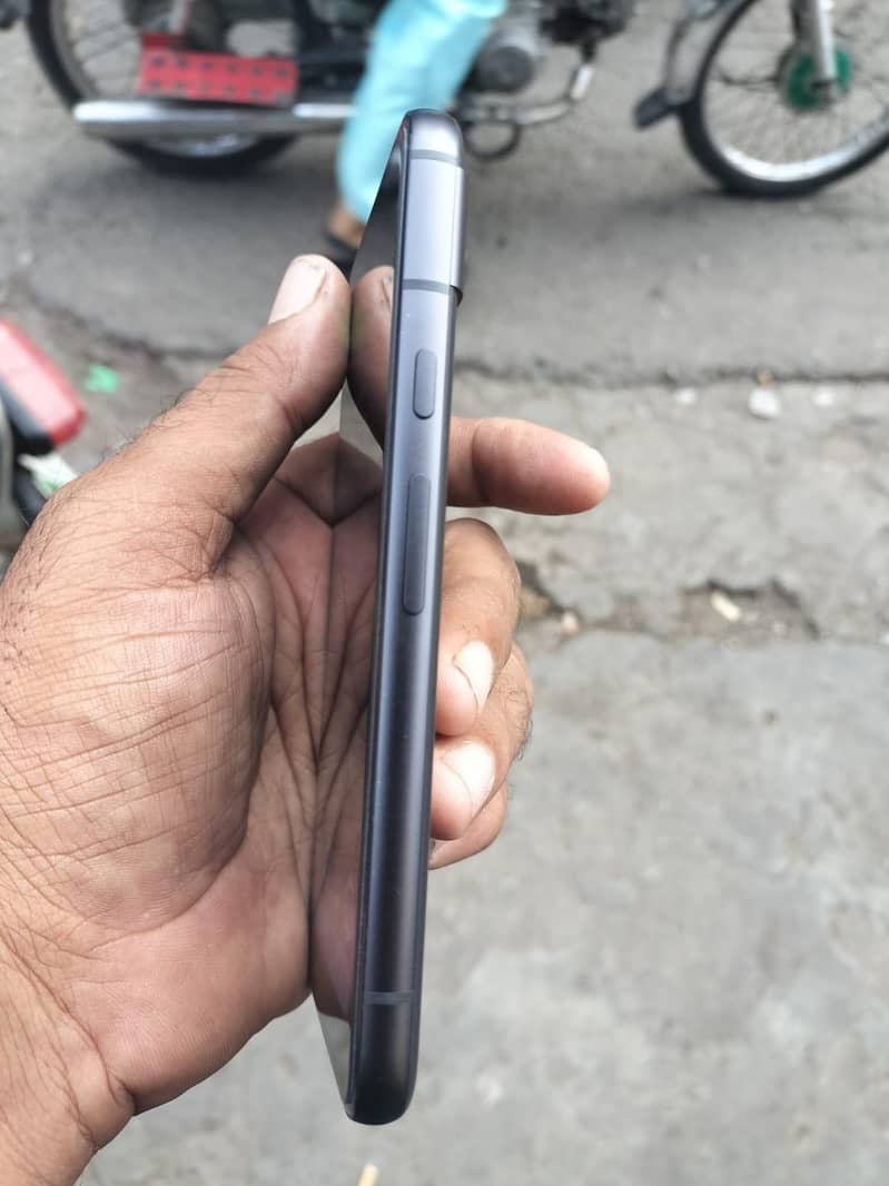 Google Pixel 8a 4
