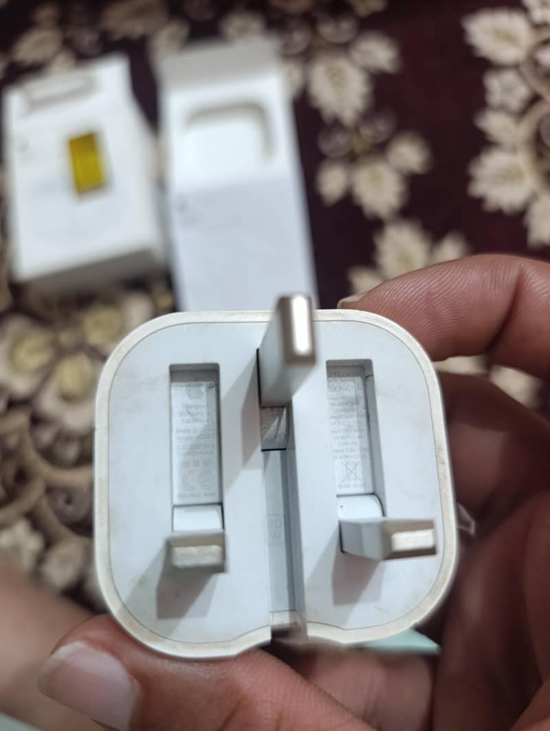 apple 20 w adapter 1