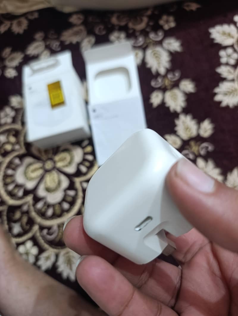 apple 20 w adapter 2