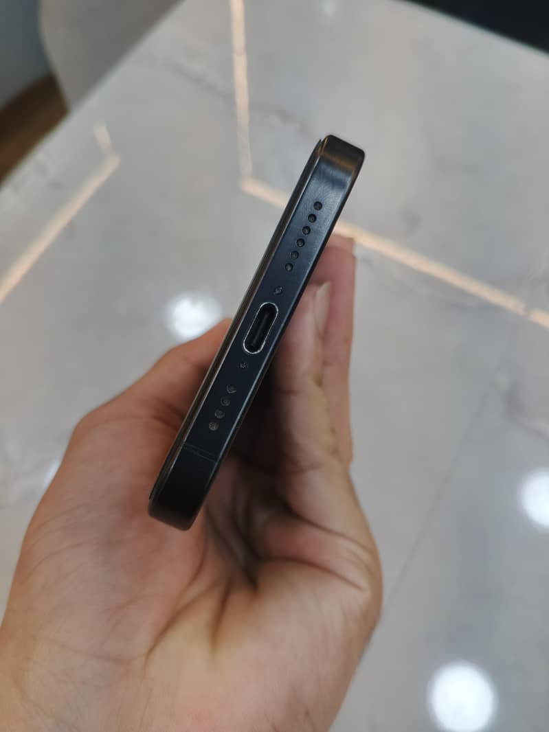 Apple iPhone 15 Pro Max 2