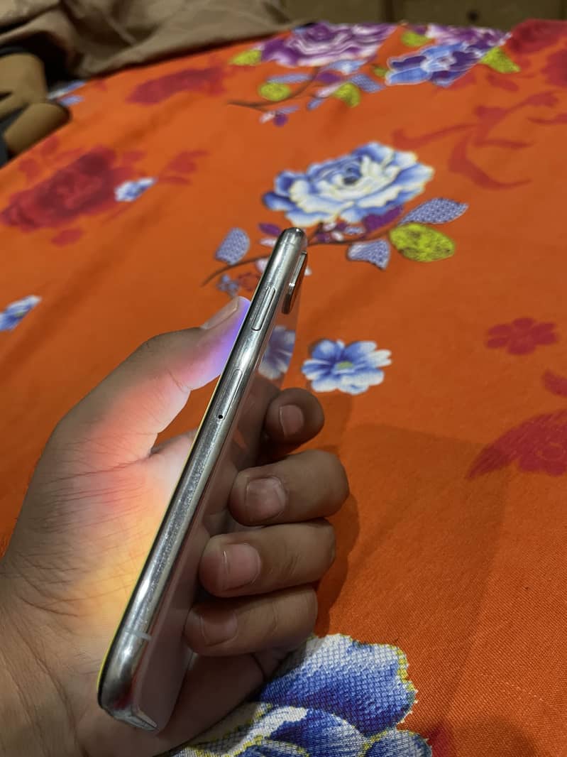 Apple iPhone X 6