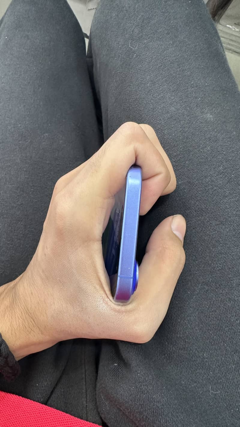 Apple iPhone 16 2