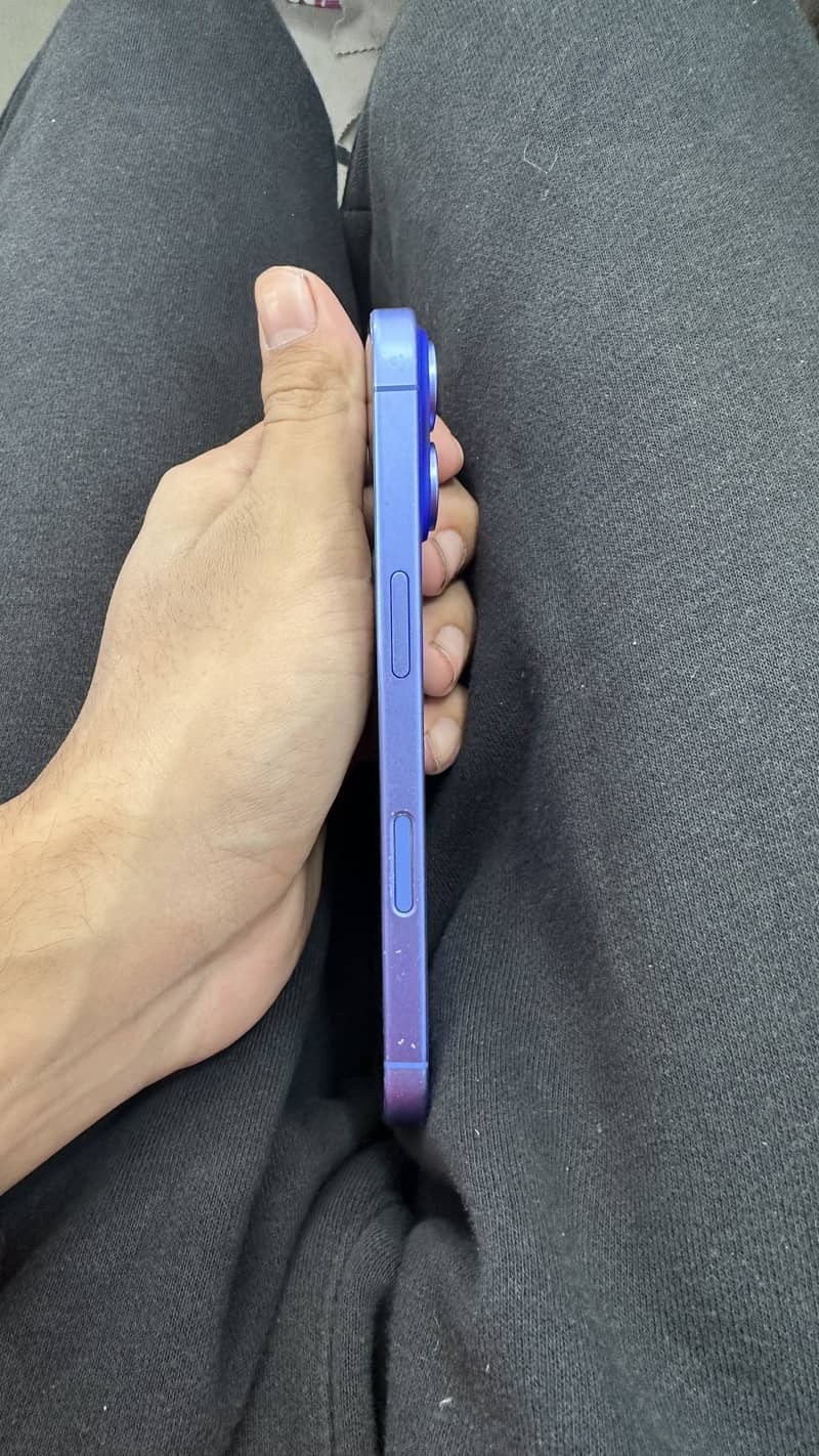 Apple iPhone 16 3