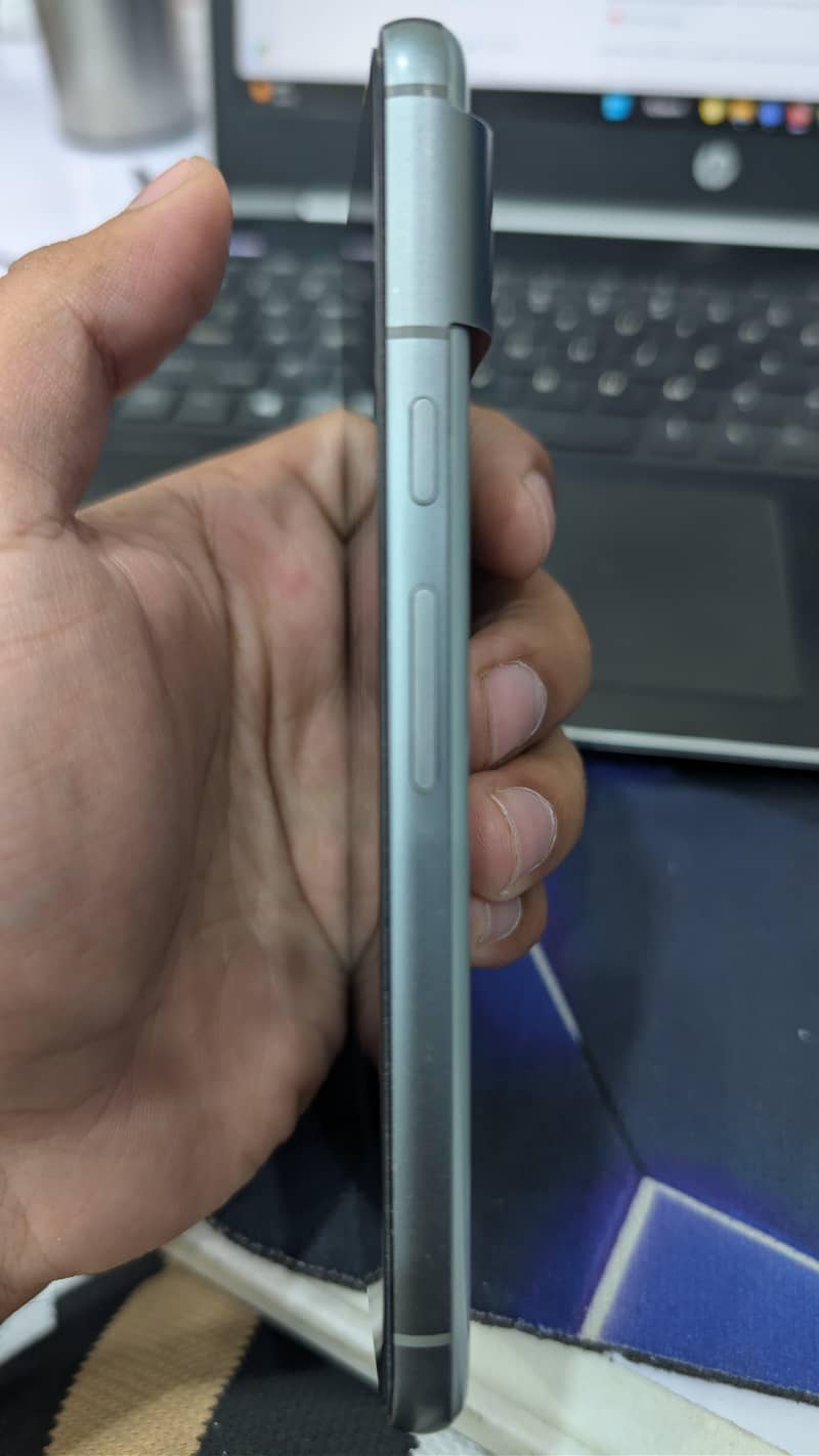 Google Pixel 8 4