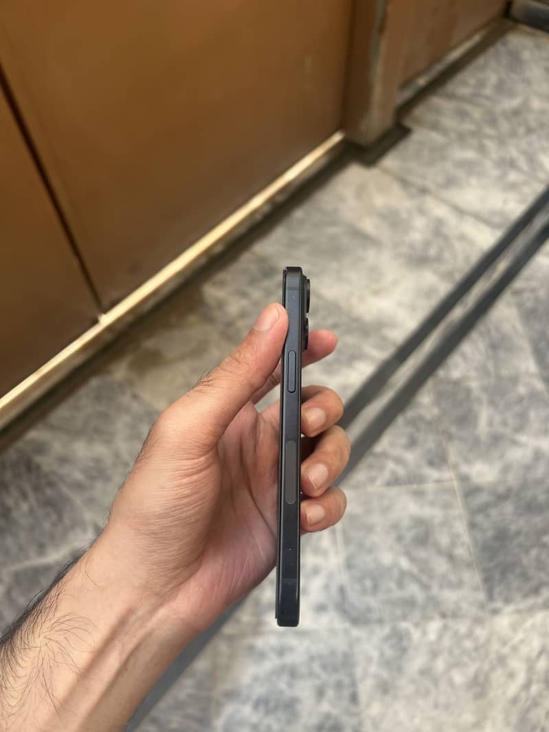 Apple iPhone 15 5