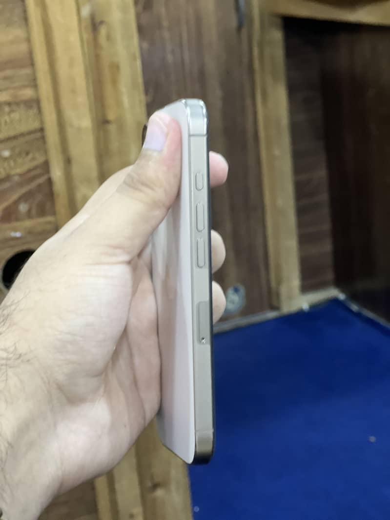 Apple iPhone 16 Pro 0