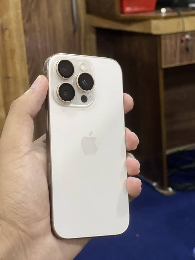 Apple iPhone 16 Pro 1