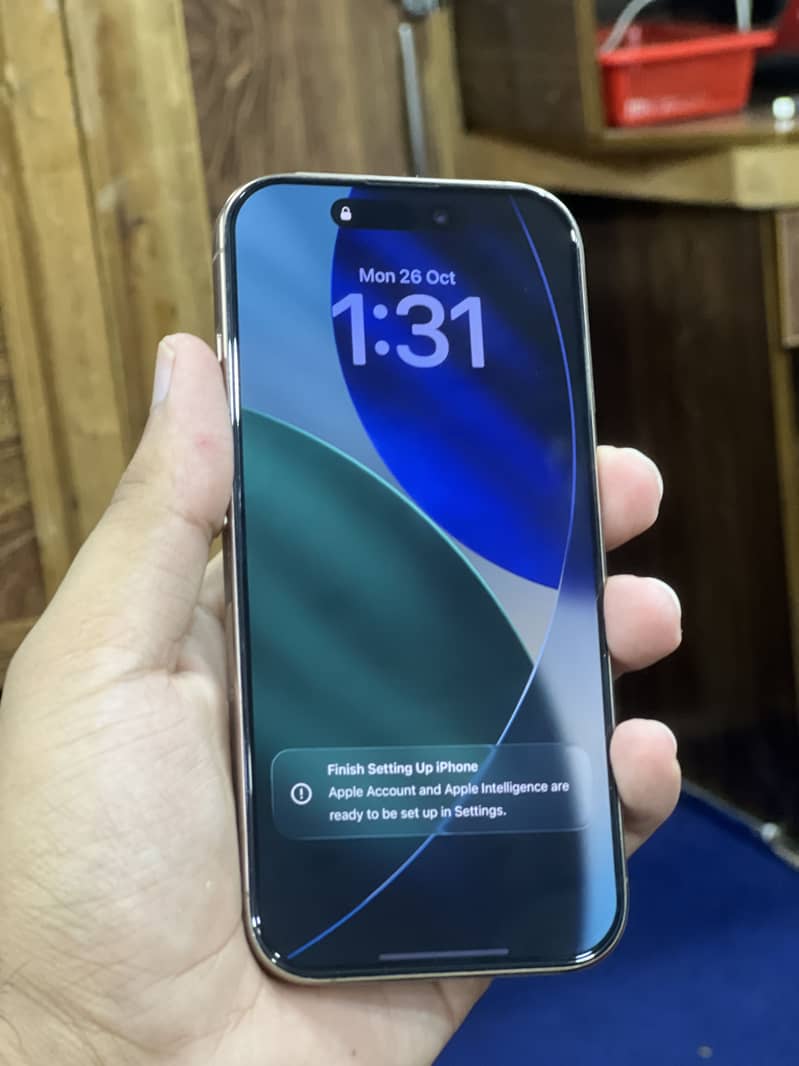 Apple iPhone 16 Pro 2