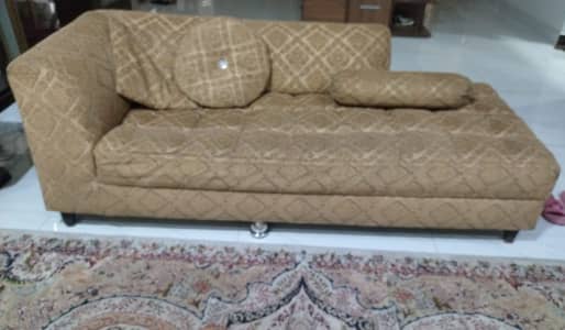 Beautiful Dewan Sofa Set for Sale – Good Condition