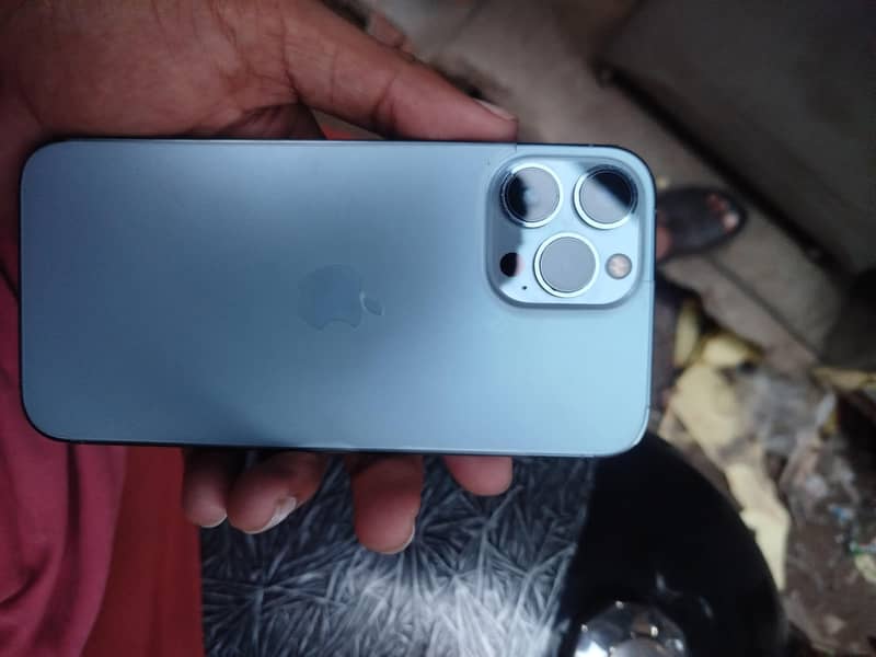 Apple iPhone 13 Pro Max 4