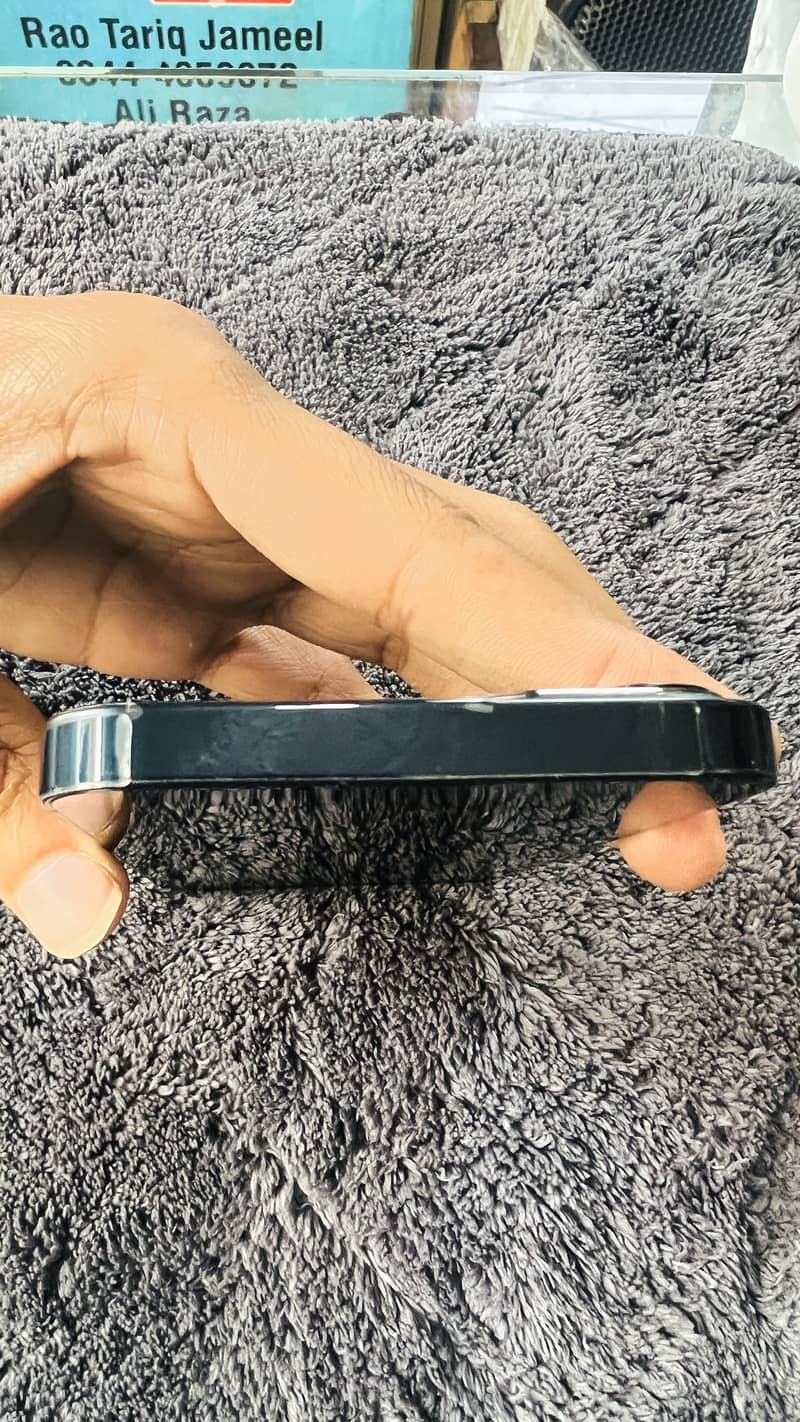 Apple iPhone 13 3
