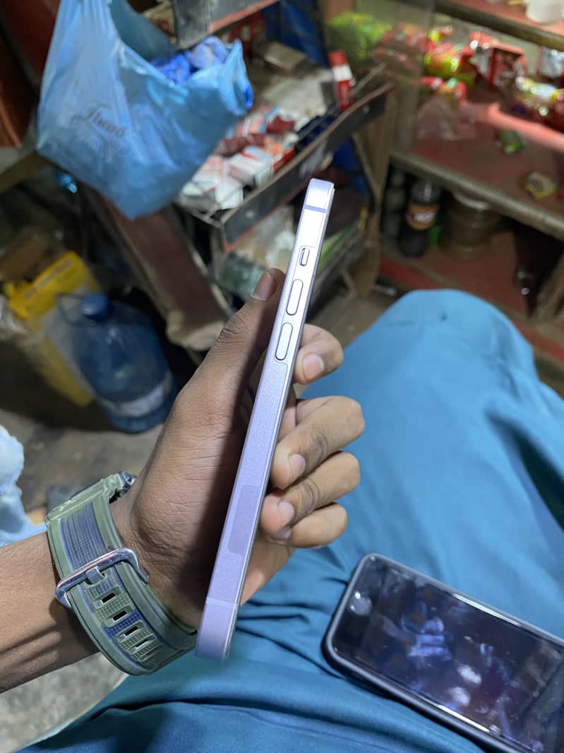 Apple iPhone 14 3