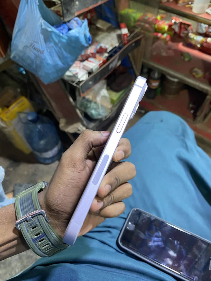 Apple iPhone 14 4