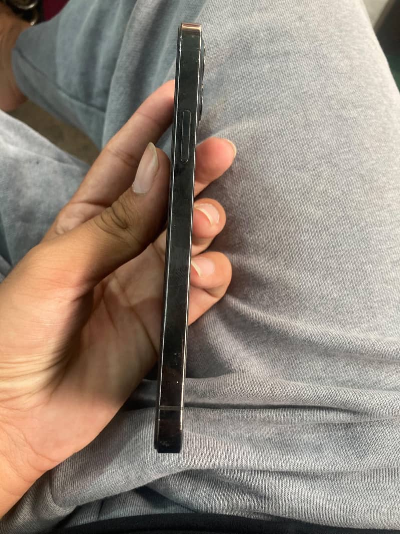 Apple iPhone 12 Pro 4