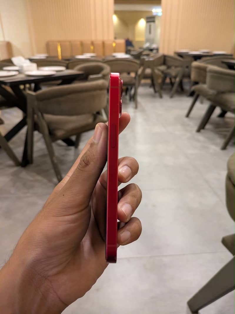 Apple iPhone 13 8
