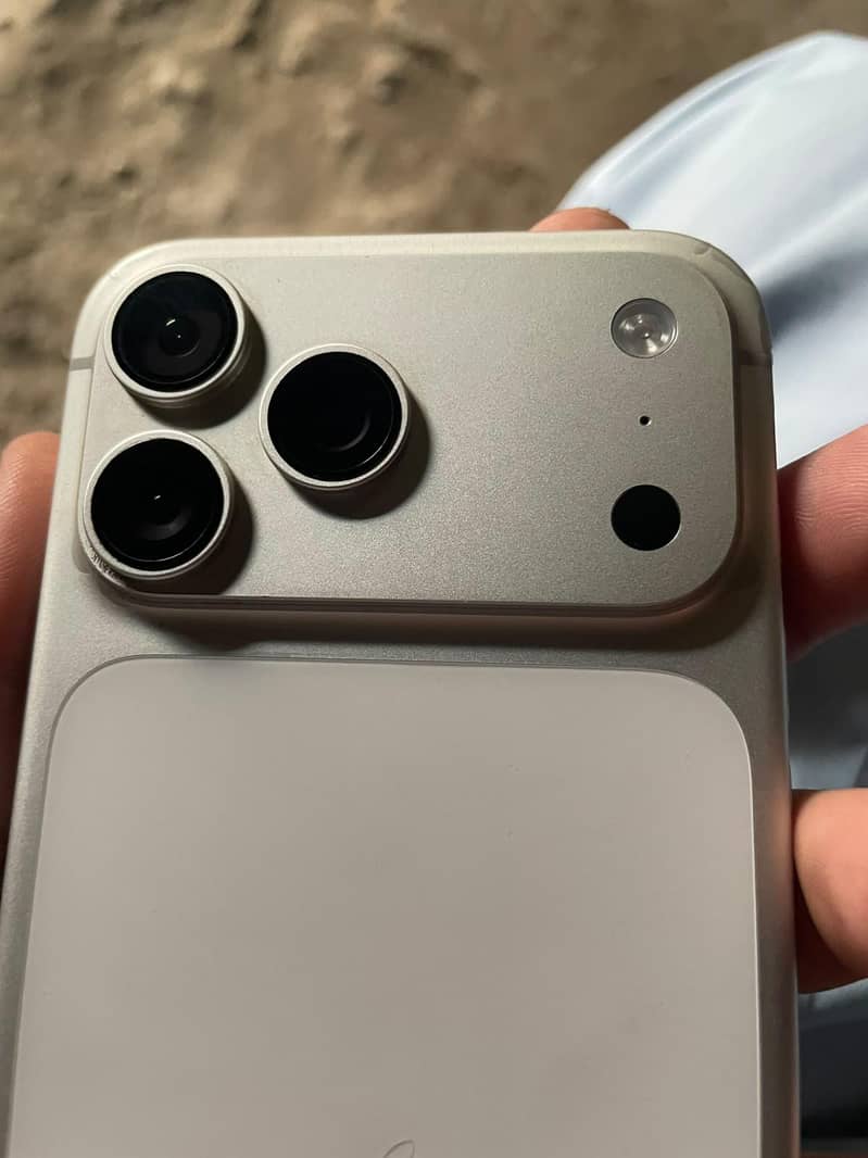 Apple iPhone 17 Pro Max 3