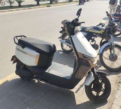 Revo Scooty for Sale – Excellent Condition