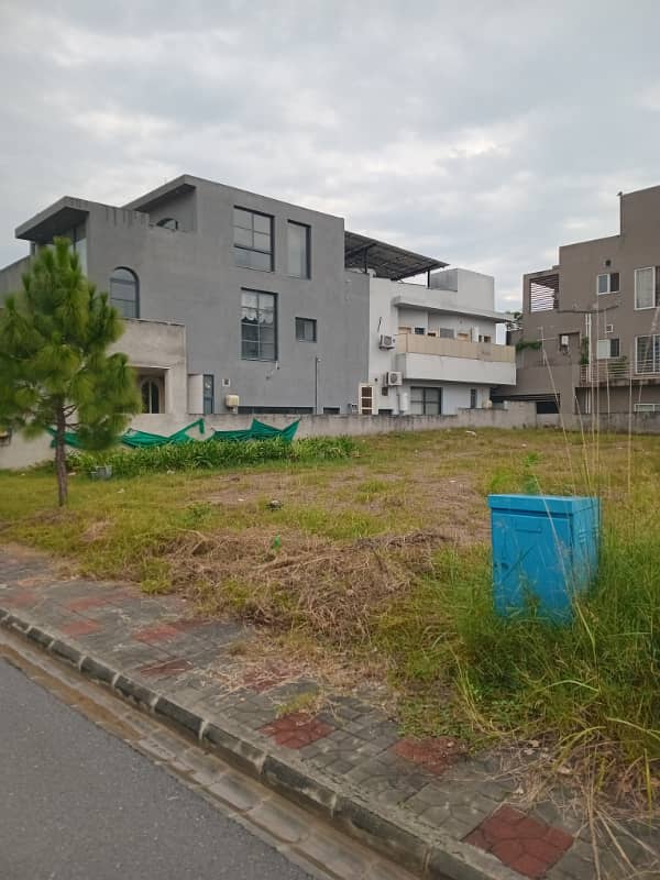 1 kanal heighted plot in Sector C 1