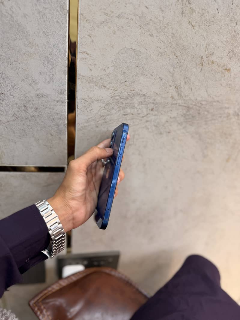 Apple iPhone 12 3