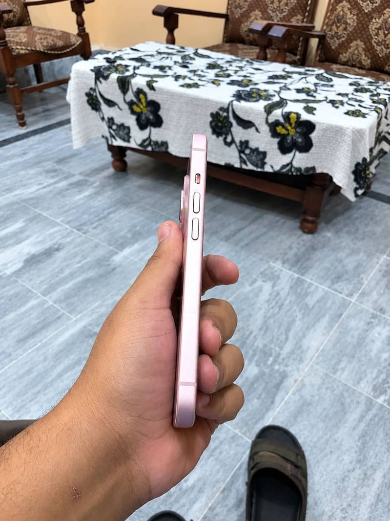 Apple iPhone 15 JV 4