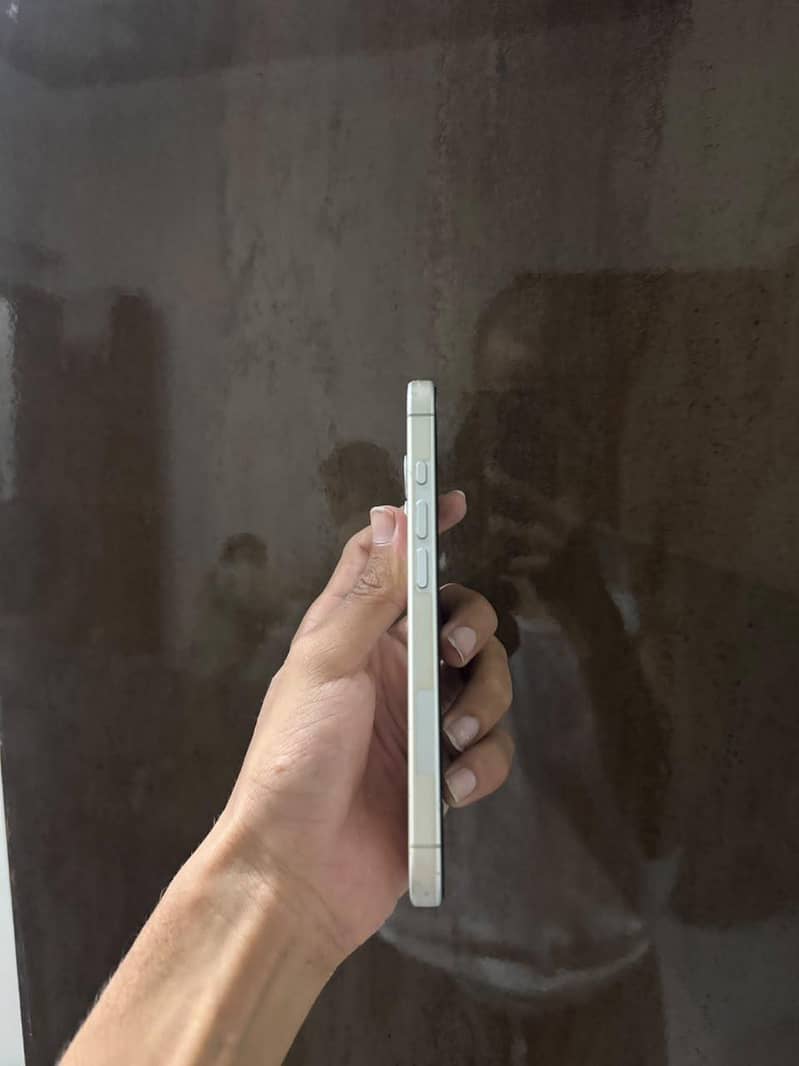 Apple iPhone 17 5