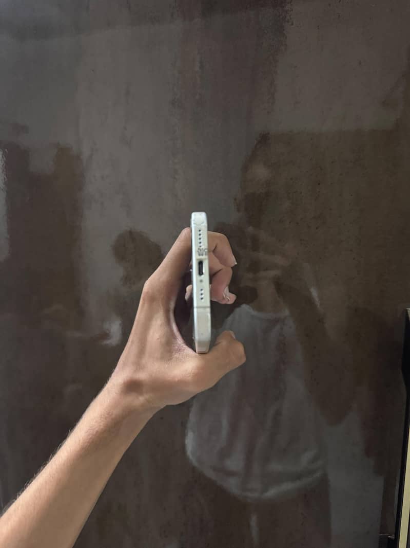 Apple iPhone 17 8
