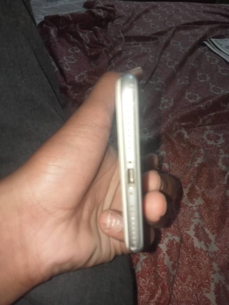 Apple iPhone 7 Plus 2