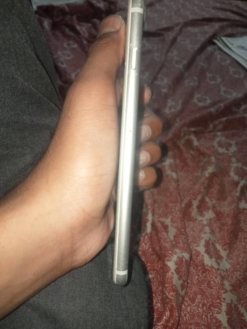 Apple iPhone 7 Plus 3