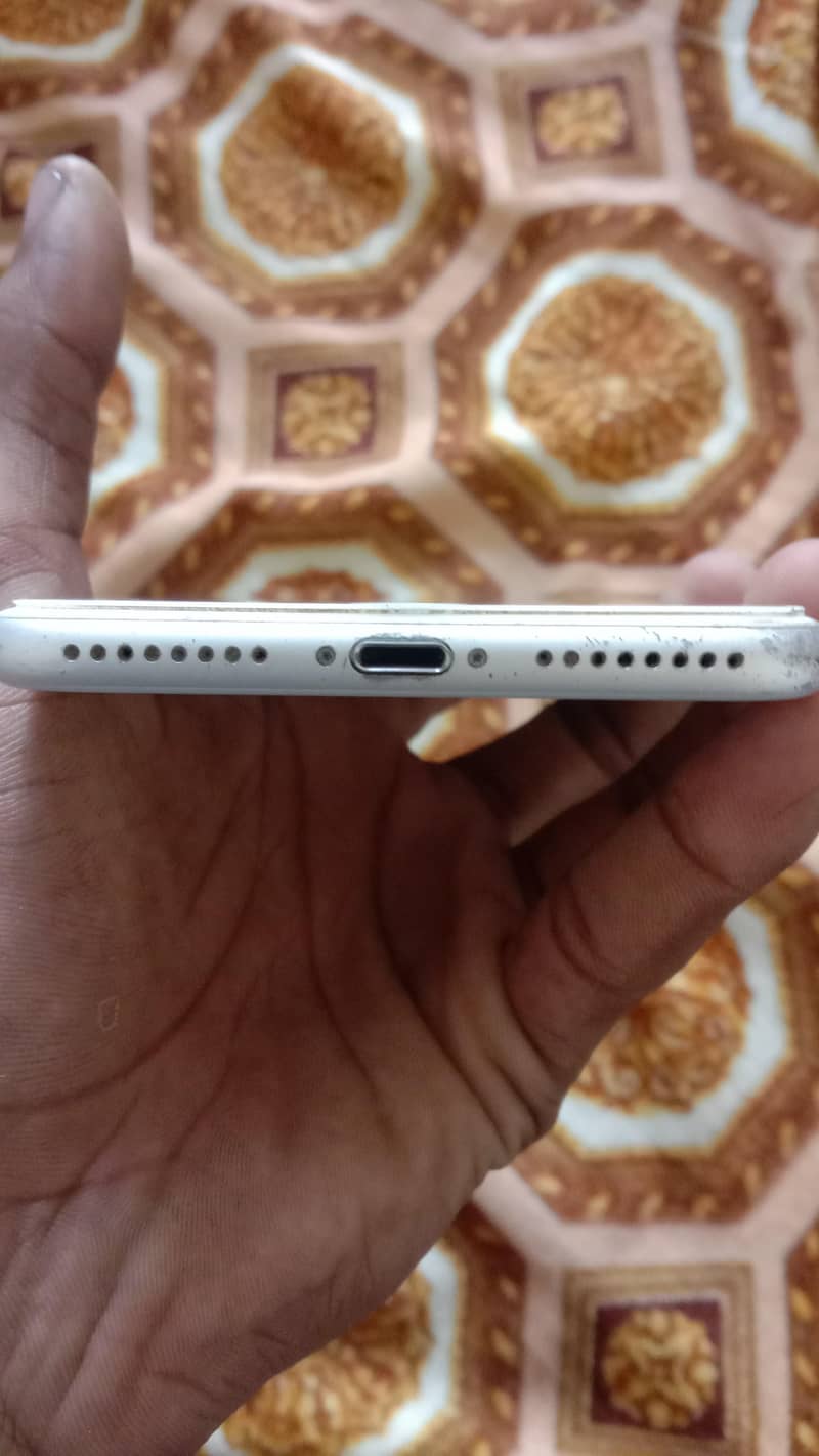 Apple iPhone 7 Plus 5