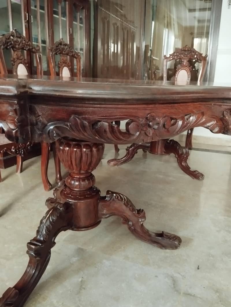 8 seater Dining table 4