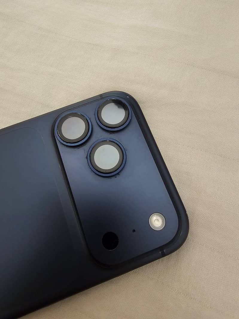 Apple iPhone 17 Pro Max 1