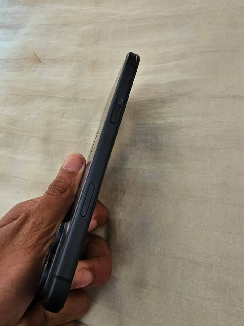 Apple iPhone 17 Pro Max 4