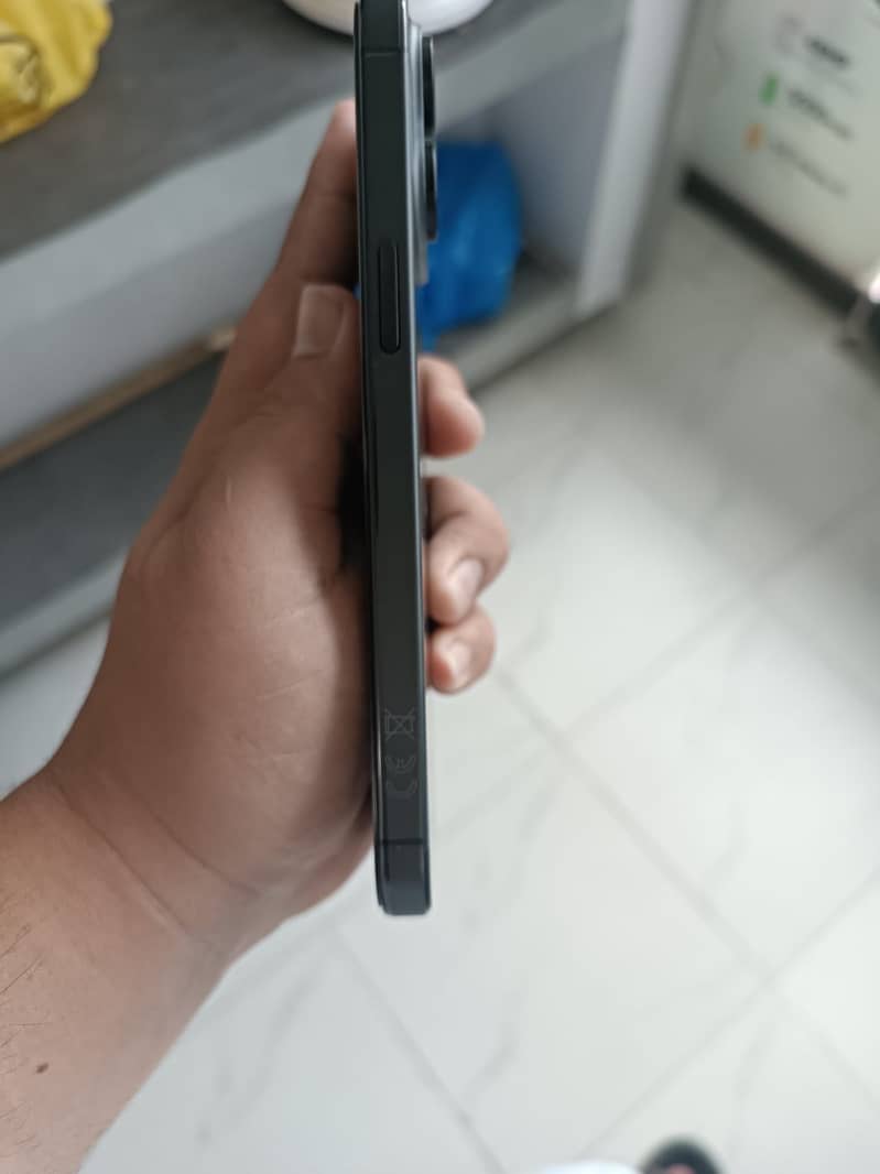 Apple iPhone 15 Pro Max 2