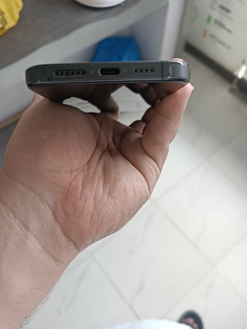 Apple iPhone 15 Pro Max 4