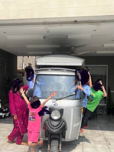 Tez Raftaar Covered Loader Rickshaw for Sale in DHA Lahore