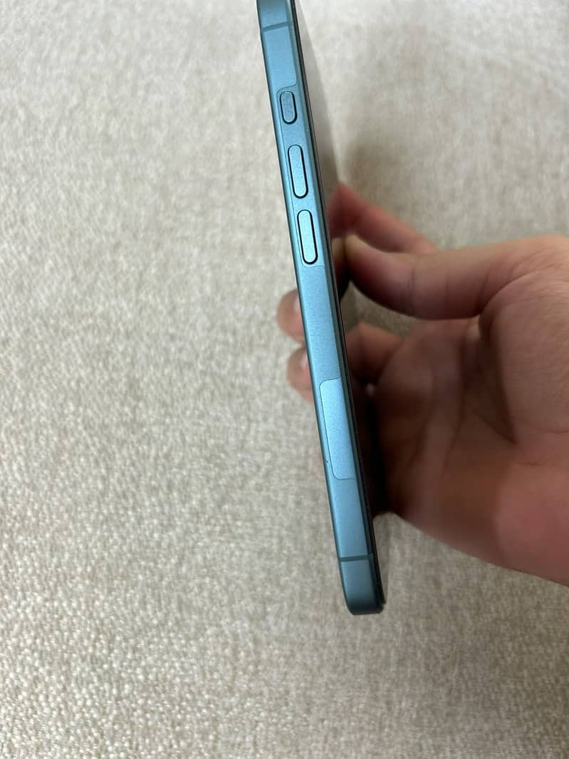 Apple iPhone 16 0