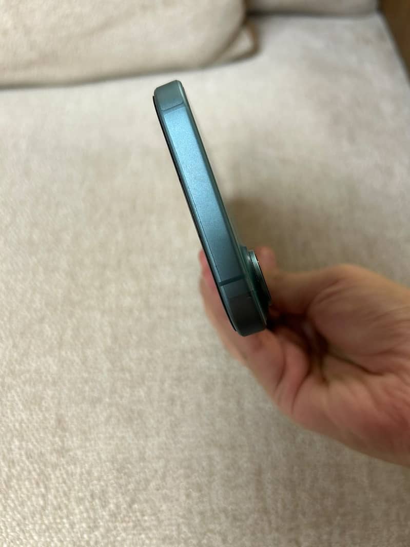 Apple iPhone 16 2