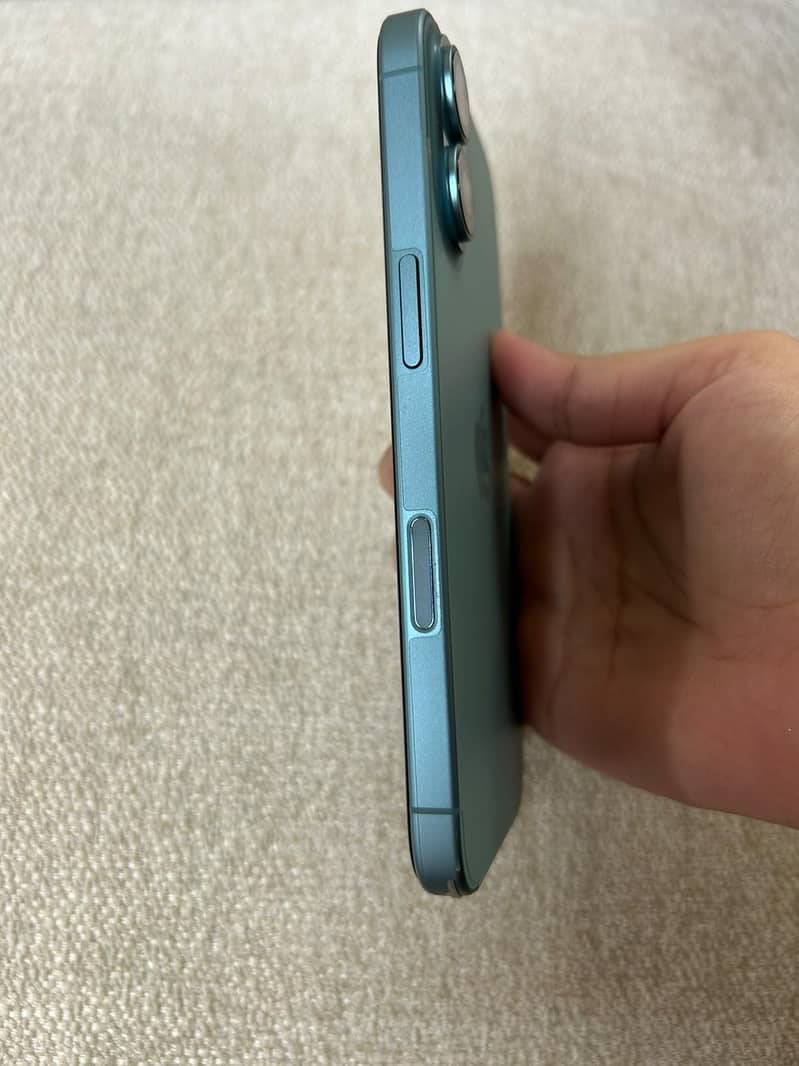 Apple iPhone 16 5