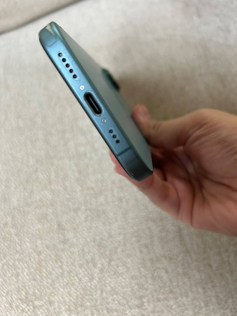 Apple iPhone 16 6