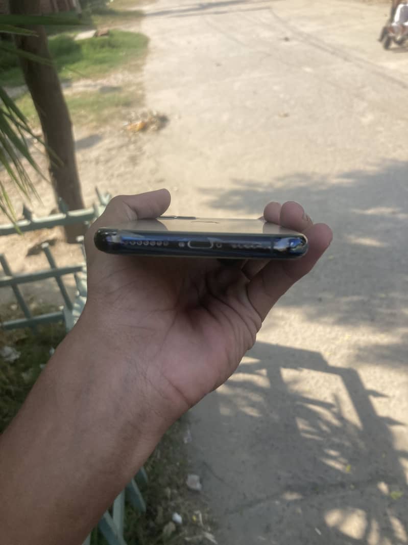 Apple iPhone 11 Pro Max 3
