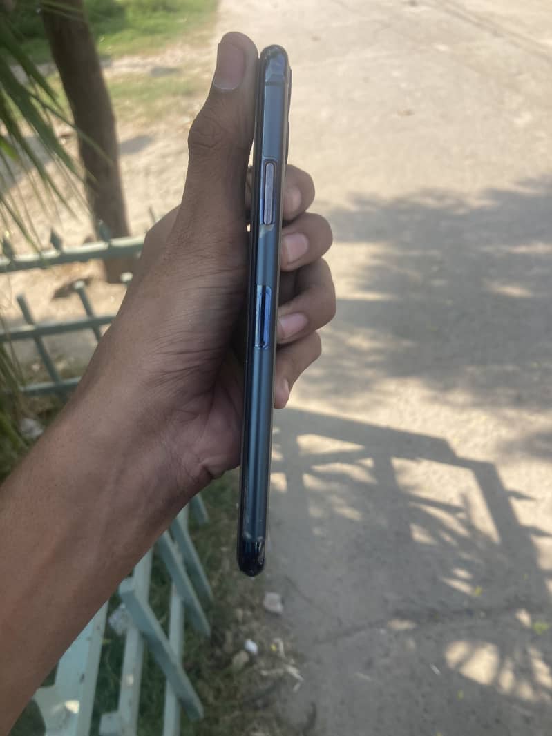 Apple iPhone 11 Pro Max 4