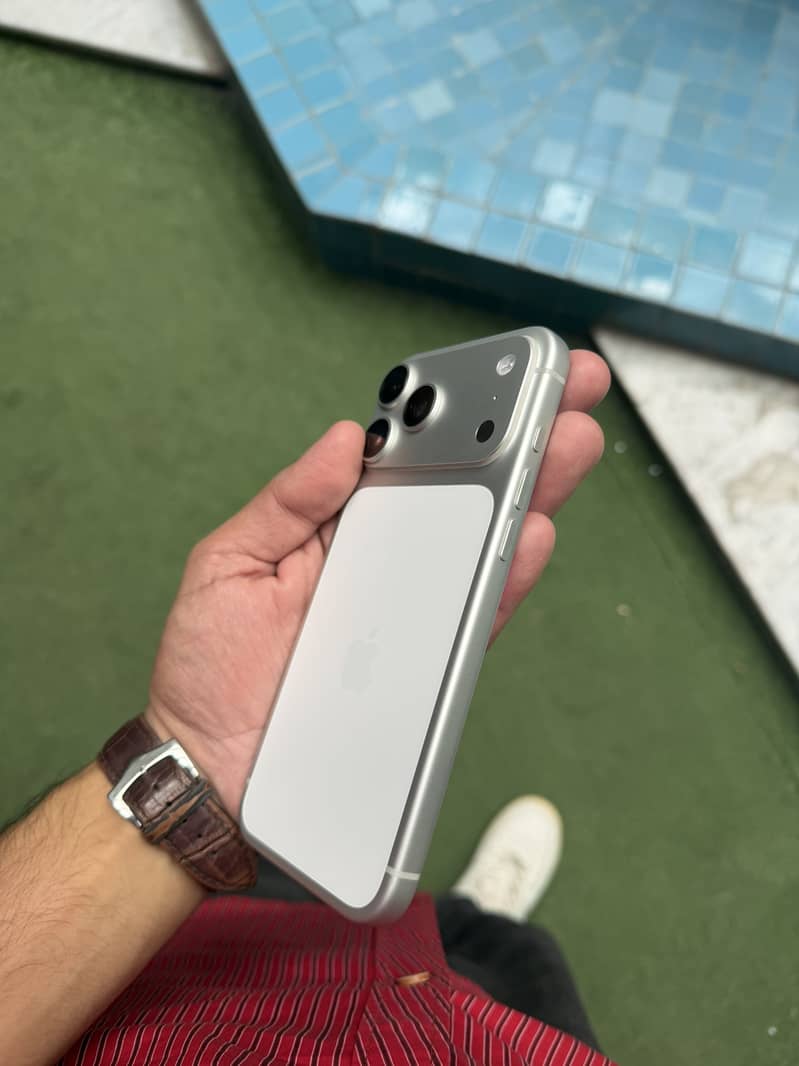 iPhone 17 Pro Max 5